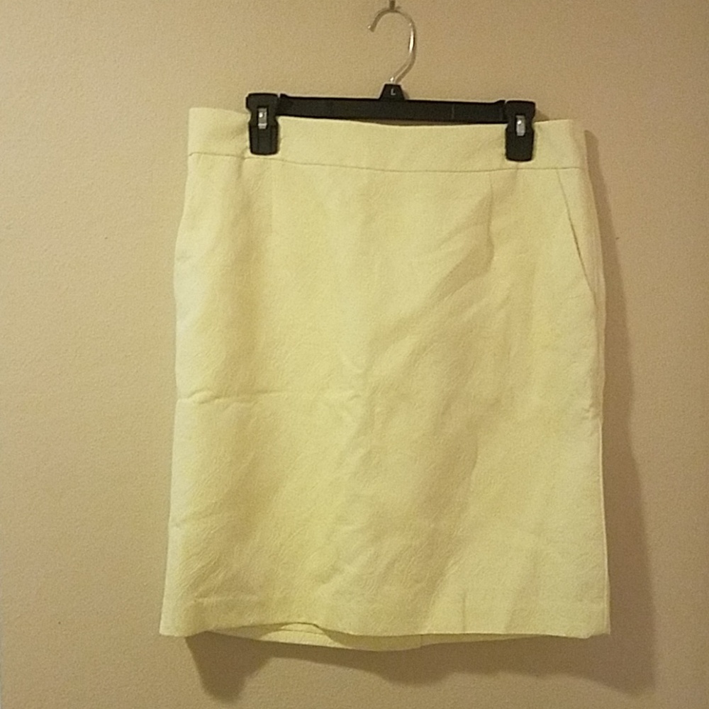 Yellow pencil skirt